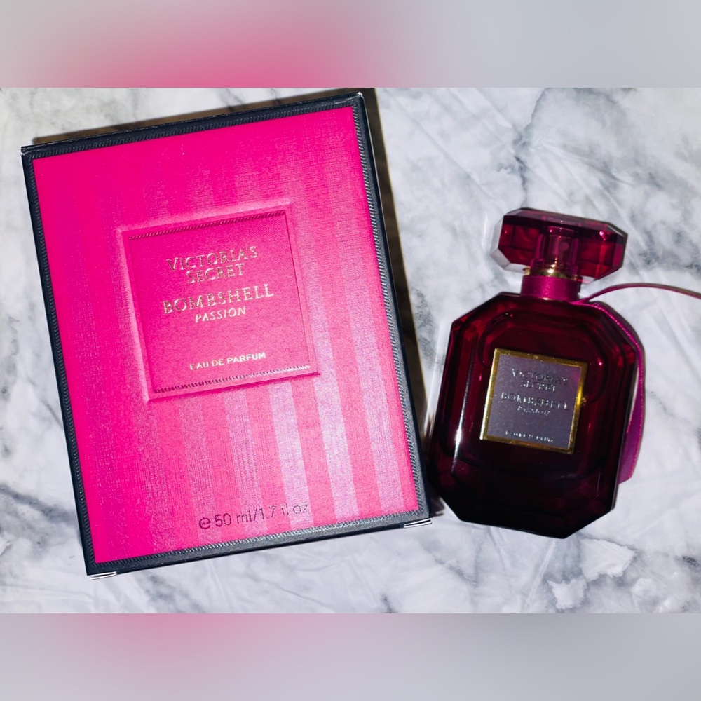 1.7 fl.oz Like new Perfume Bombshell Passion fragrance